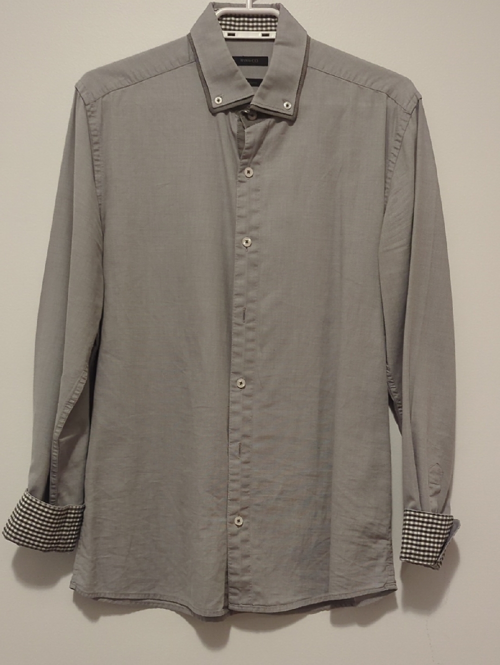 RW&CO. Men's Light Gray Button-Down Shirt with Contrast Cuffs